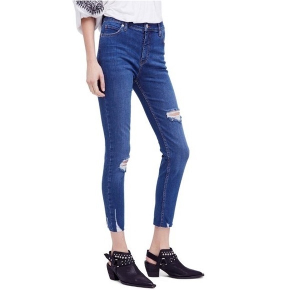 NWT Free People Distressed Regular Fit Jeans Size Women’s 28 Color Blue